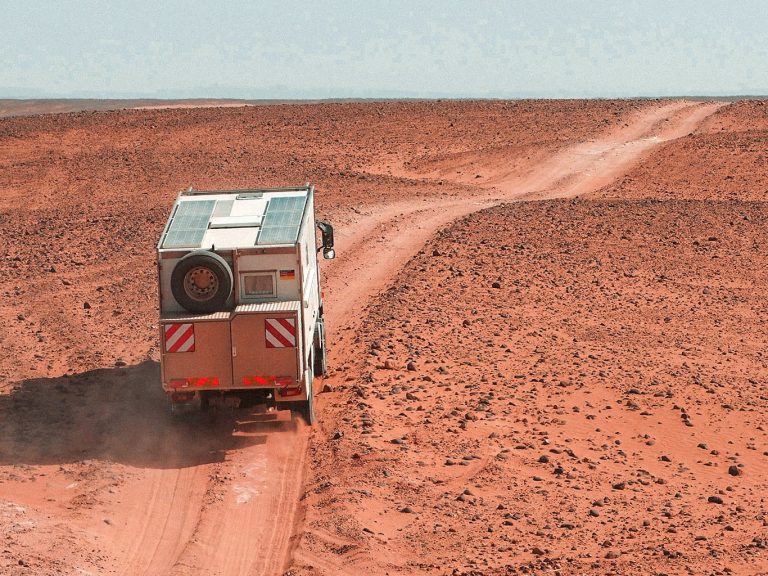 Das Wohnmobil der Staubs in der Sahara