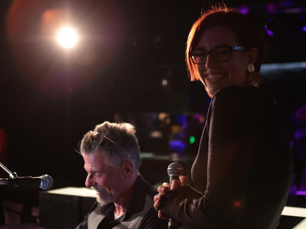 Klaus Brosowski am Piano und Sängerin Verena Klein beim Live-Auftritt als Duo Brosowskeys – stilvolle Jazz- und Soulmusik mit Charme.