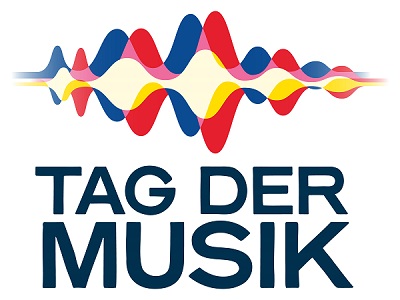 Tag der Musik 2025 Göppingen: Logo zum Tag der Musik mit stilisierter Klangwelle in Rot, Blau, Gelb und Schriftzug