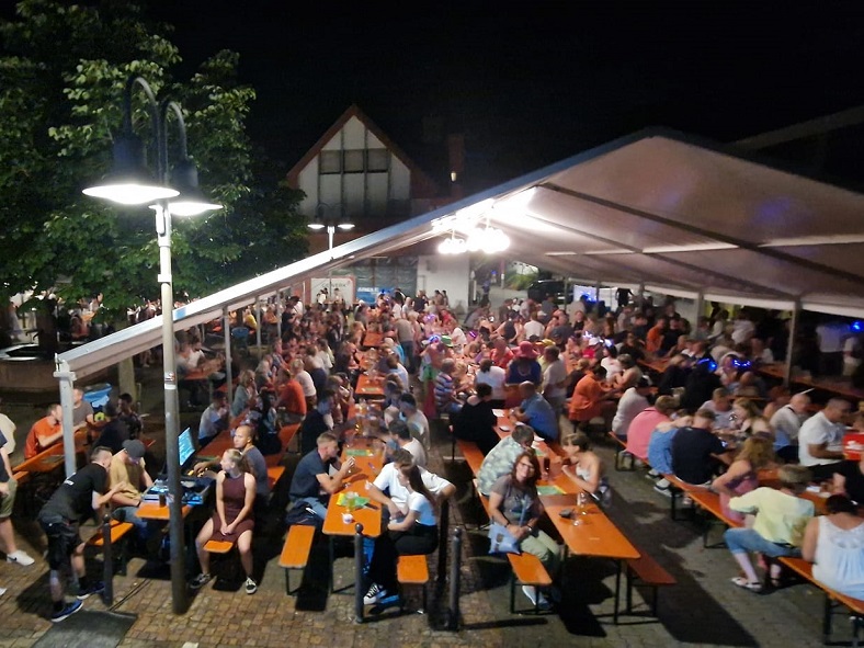 Feststimmung auf dem Hirschplatz beim Jubiläum 2023 – dieses Jahr wird’s größer, denn gefeiert wird auf dem Festplatz.