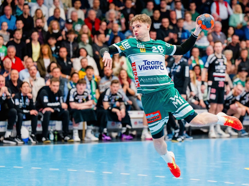 FRISCH AUF! Göppingen Spieler Franko Lastro beim Sprungwurf in der EWS-Arena – VIP Karten Gewinnspiel mit prisma