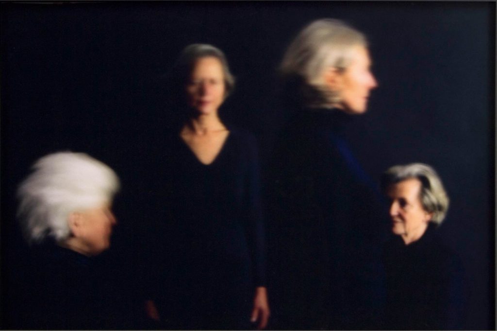 Kyungwoo Chun, Simultan 5, C-Print von 2010 – Porträts in Bewegung, Teil der Ausstellung Familienbande Schloss Filseck.