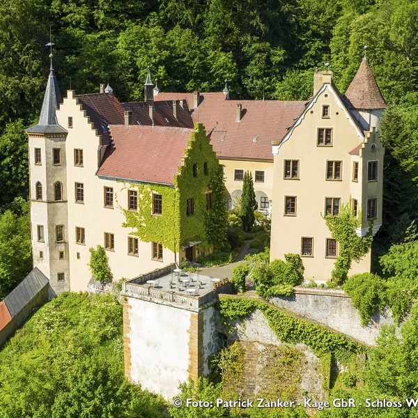 Schloss Weißenstein von oben, Veranstaltungsort für Sommerführungen, faszinierende Mikrowelten und den Tag des offenen Denkmals.
