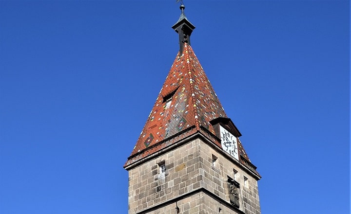 Schmiedturm in Schwäbisch Gmünd – Exkursion des Kunstvereins Göppingen 2025 zum Werk von Walter Giers.