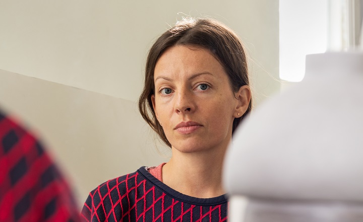 Porträt der Künstlerin Anna Lea Hucht – Jahresausstellung 2025/26 in der Kunsthalle Göppingen, Kunstverein Göppingen.