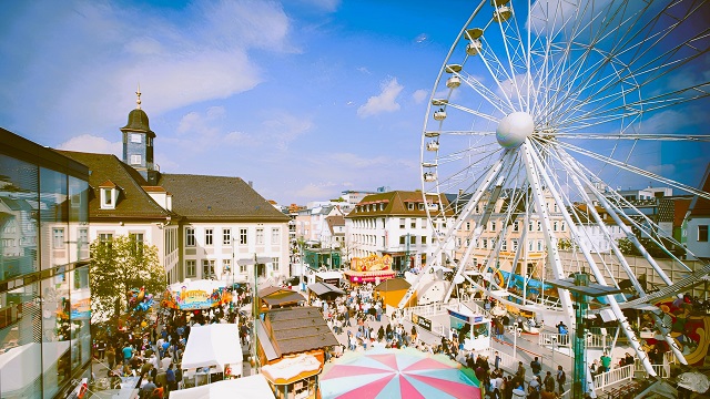 Göppinger Frühling mit Riesenrad und buntem Marktplatzprogramm