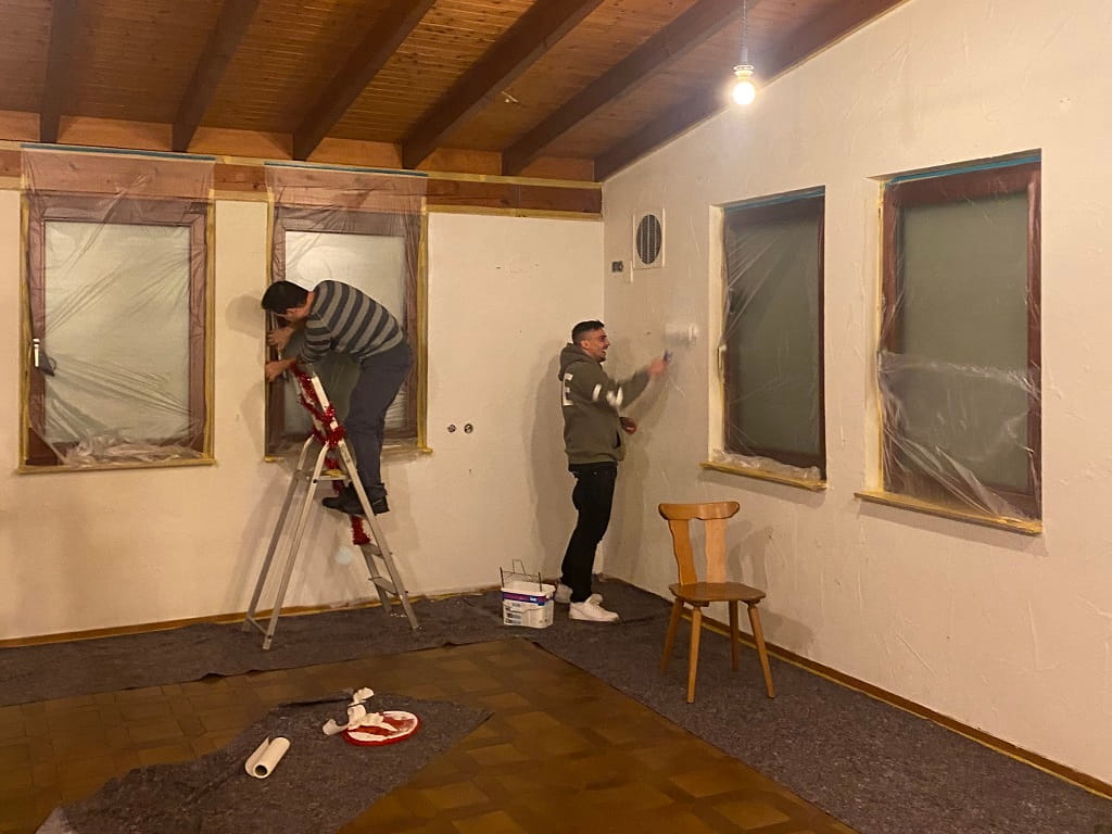 Mitglieder der DJK Göppingen renovieren in Eigenleistung das Vereinsheim