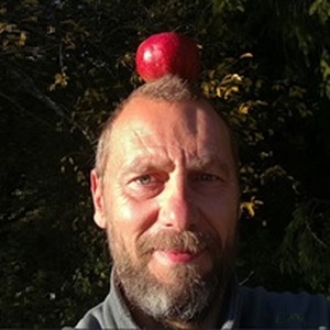 Jürgen Böhringer, Gründer der Schwäbischen ObstArche Fils-Alb, Porträt im Freien