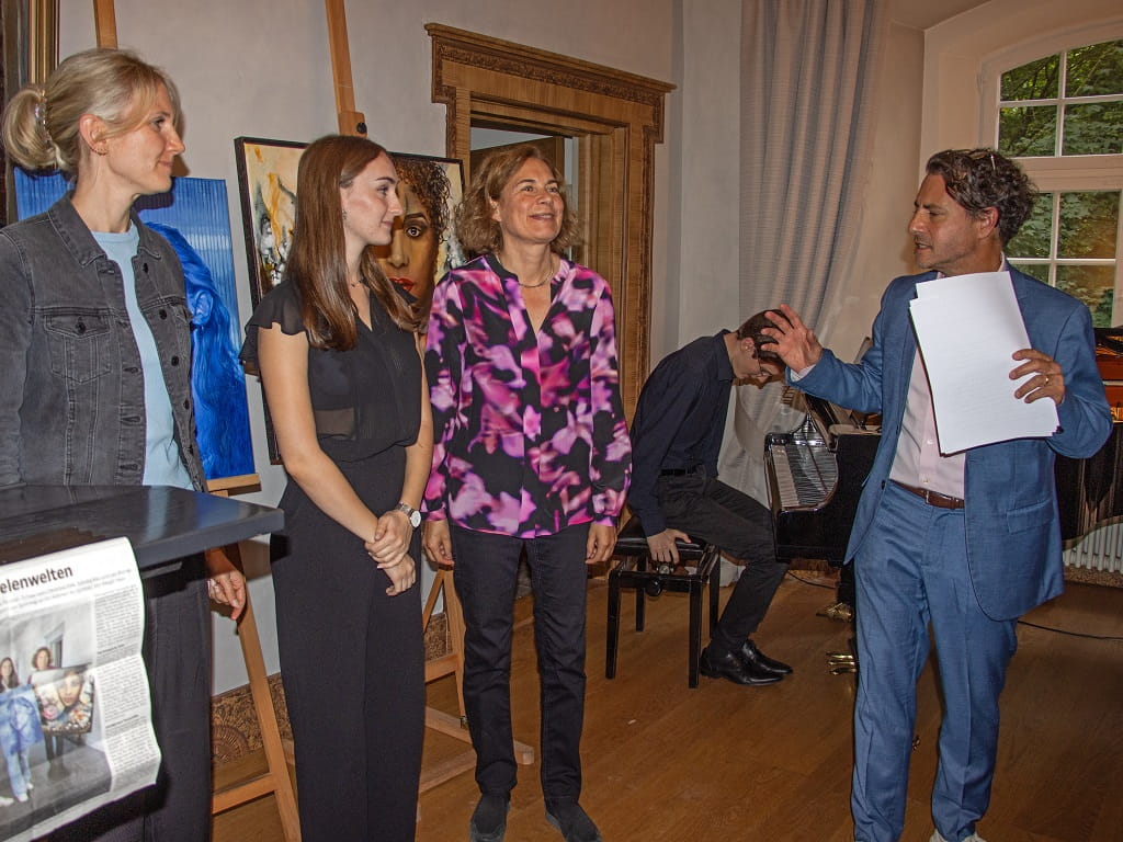 Vernissage der Ausstellung „Die Gewinnerinnen des 2. Kunstpreises Schloss Filseck“ mit den Künstlerinnen im Schloss Filseck