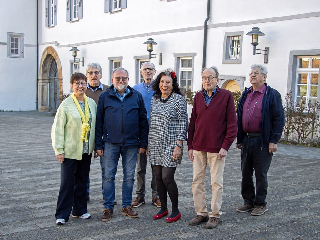 Vorstand des Förderkreises Schloss Filseck im Innenhof von Schloss Filseck in Uhingen