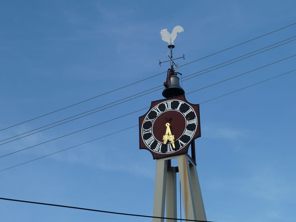 Glockenturm im Weiler Pliensbach auf der Strecke der WirWunder Spendenwanderung