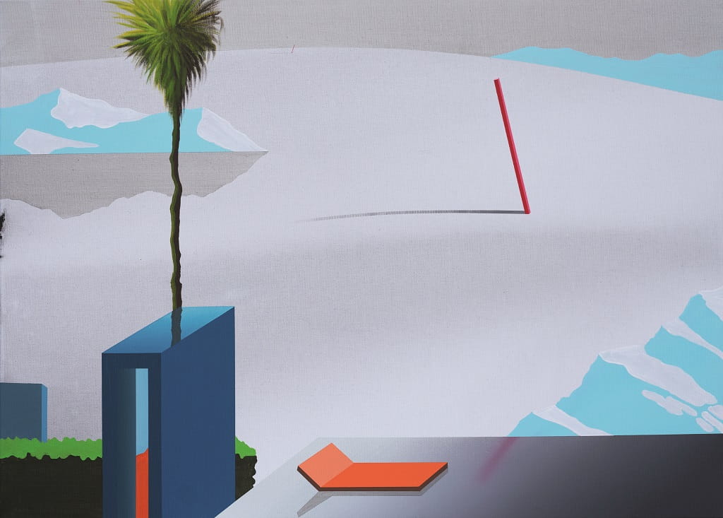 Abstraktes Gemälde mit geometrischen Formen in Blau, Weiß und Orange. Links wächst eine einzelne Palme aus einem quaderförmigen Baukörper, vor einer weiten, surrealen Landschaft mit angedeuteten Eis- oder Wolkenformen.