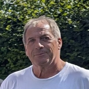 Porträt von Andreas Schweickert, Kursleiter beim Brotbacken auf dem Hohenstaufen.