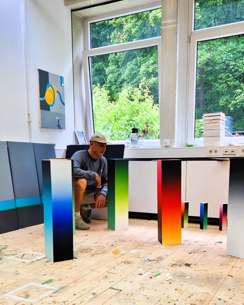 Leo Staigle mit seinen Lichtblöcken zur Jahresausstellung des Kunstvereins Göppingen in der Kunsthalle Göppingen.