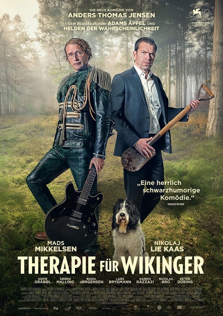 Filmplakat zu „Therapie für Wikinger“ mit zwei Männern, einer Gitarre, einem Spaten und einem Hund im Wald