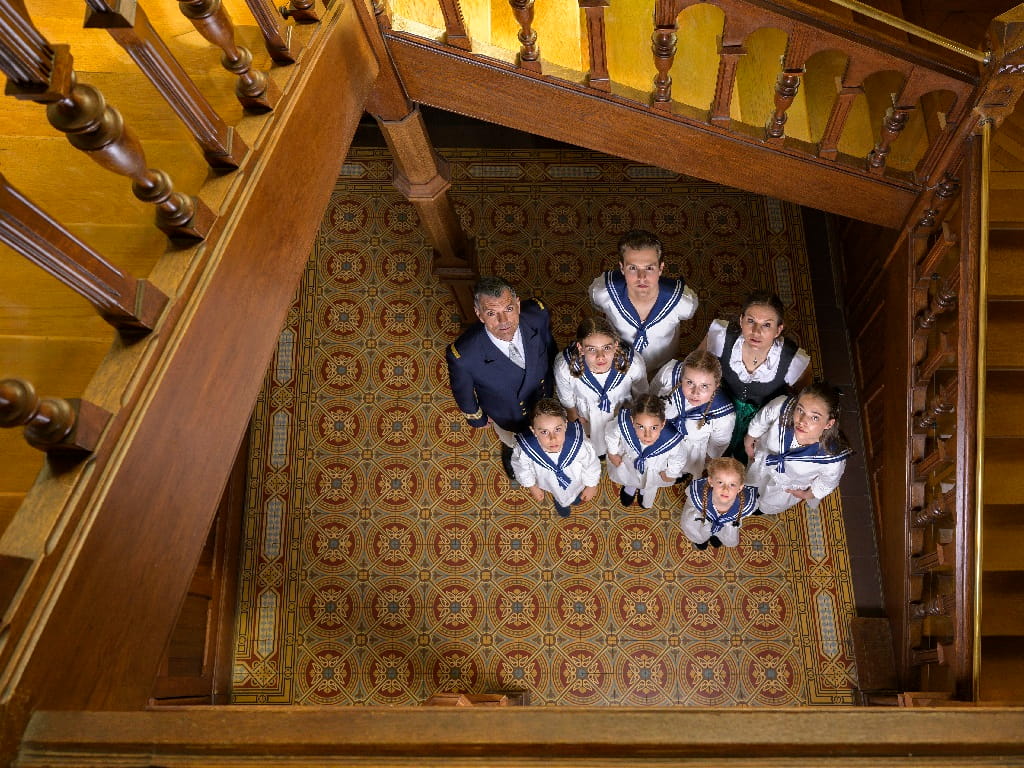 The Sound of Music Göppingen: Familie von Trapp im Treppenhaus