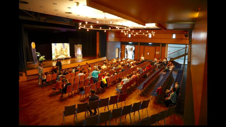 Kindertheaterwoche Rechberghausen im Haug-Erkinger-Festsaal während einer Aufführung im Jahr 2023