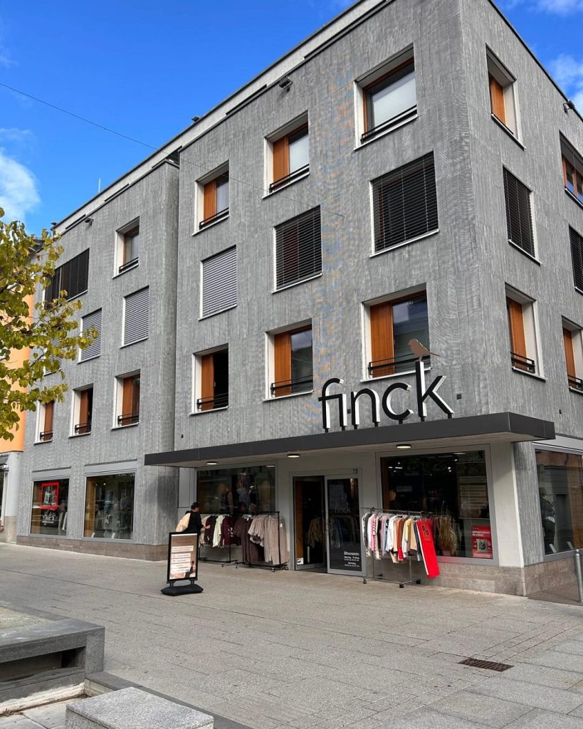 Modehaus Finck in der Göppinger Innenstadt am verkaufsoffenen Sonntag beim Göppinger Weinfest 2026.
