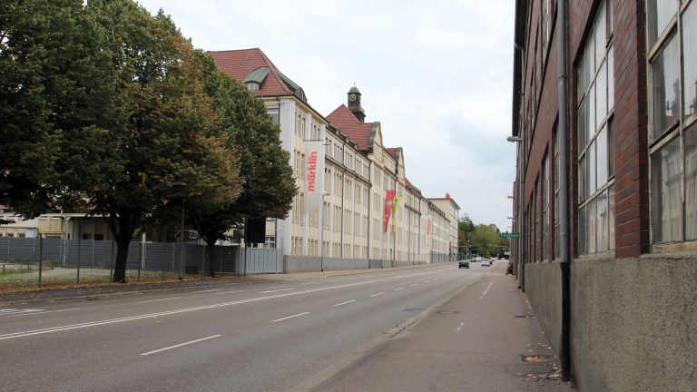 Außenansicht des Märklin-Stammwerks an der Stuttgarter Straße in Göppingen zum Beitrag „Tag der offenen Tür bei Märklin 2026“.